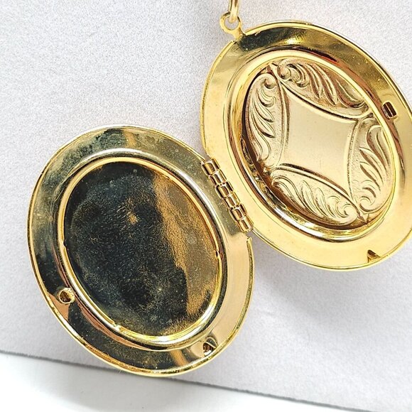 Vintage Gold Toned Resin Praying Hands Locket Pendant Necklace With Chain - Picture 6 of 7